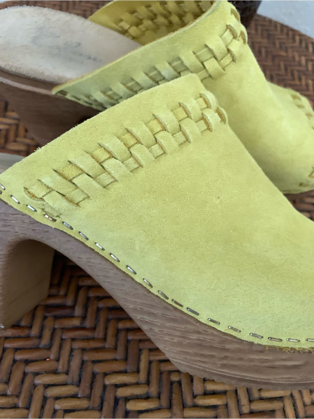 CALOU Stockholm Suede Clog Yellow
Suede Open-Toe Platform Clogs - Picture 3 of 12